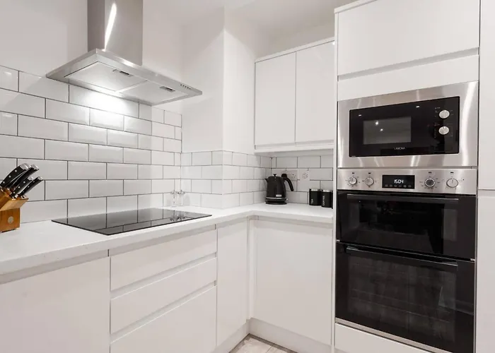 Brighton Apt - 2 Bedroom Free Wi-Fi & Parking