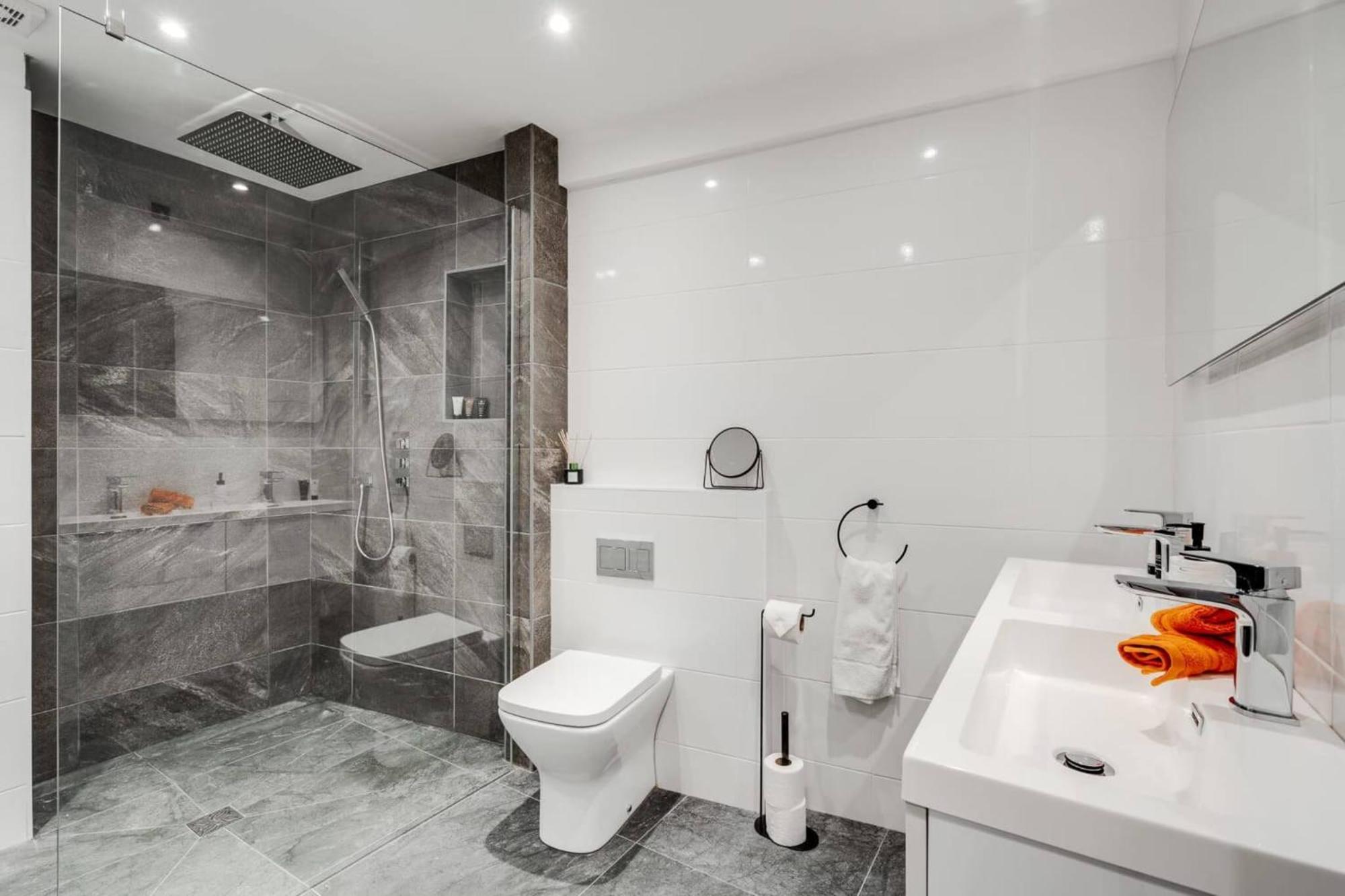 Brighton - 2 Bedroom Free Wi-fi & Parking *
